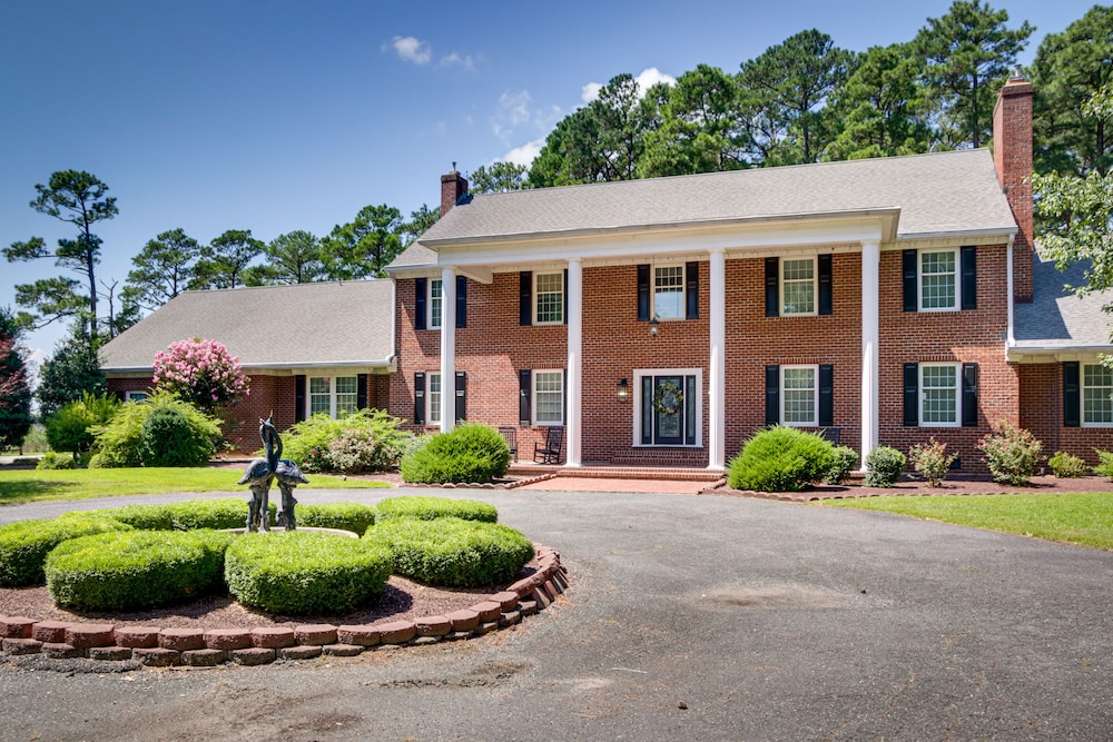 Waterfront Cambridge Gem w/ Hot Tub, Pool & Dock! view 2