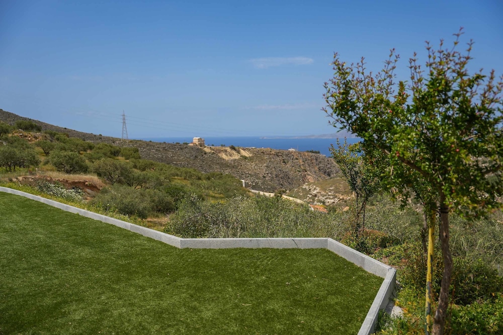 Oliva Emerald Eco - Secluded Off-grid Vineyard Villa