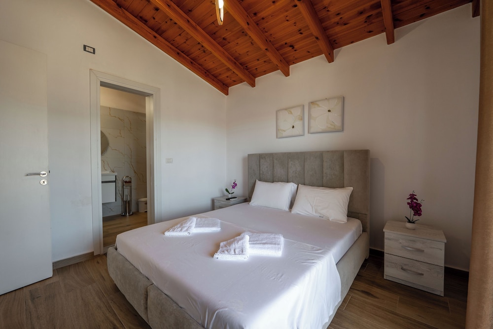 Sunny Villa