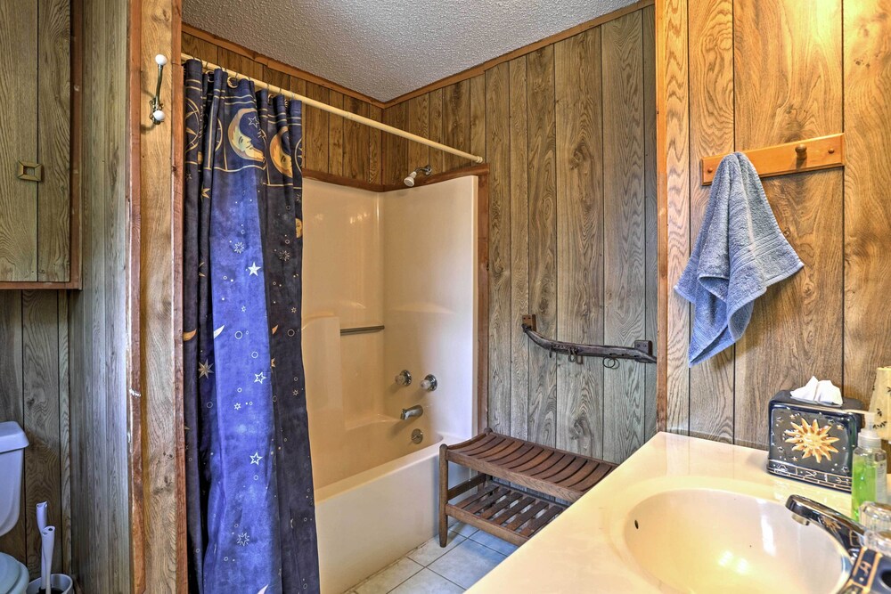 Rustic Canyon Lake Cabins w/ Hot Tub on 3 Acres - Property Image 16