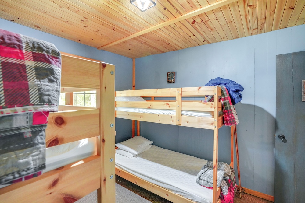 Treehouse Chalet Near Mt. Snow w/ On-site Trails!