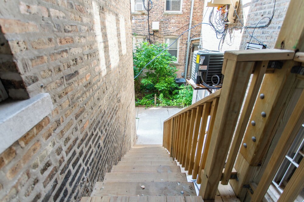 Nice 1BR Spot - Eastwood rep
