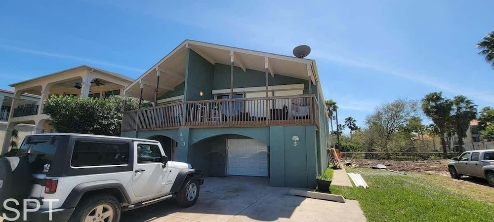 Large 3 Bedr Bay Views Pool Great Deck 3 Bedroom Condo