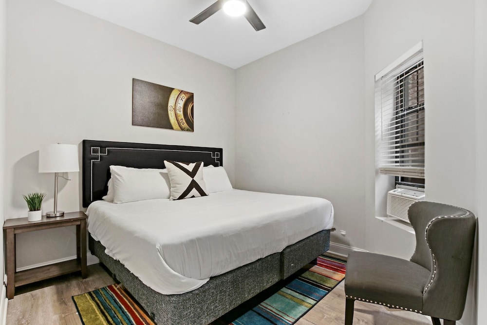 Prime 3BR Apt - Lawndale rep