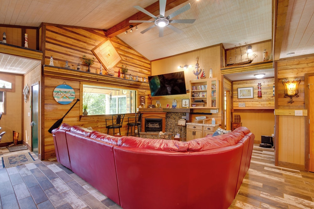 'bayview' - Lakefront Family Cabin in Odessa!