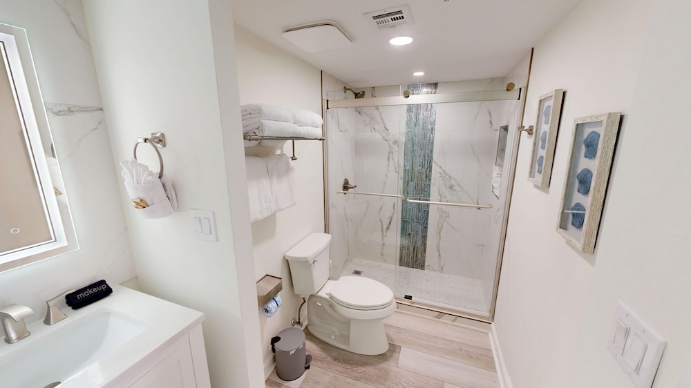 Destin Towers 113 2 Bedroom Condo