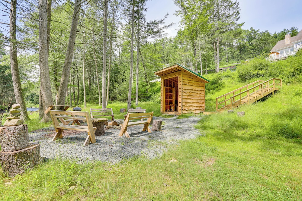 13 Mi to Ski Big Bear: Updated Getaway w/ Deck