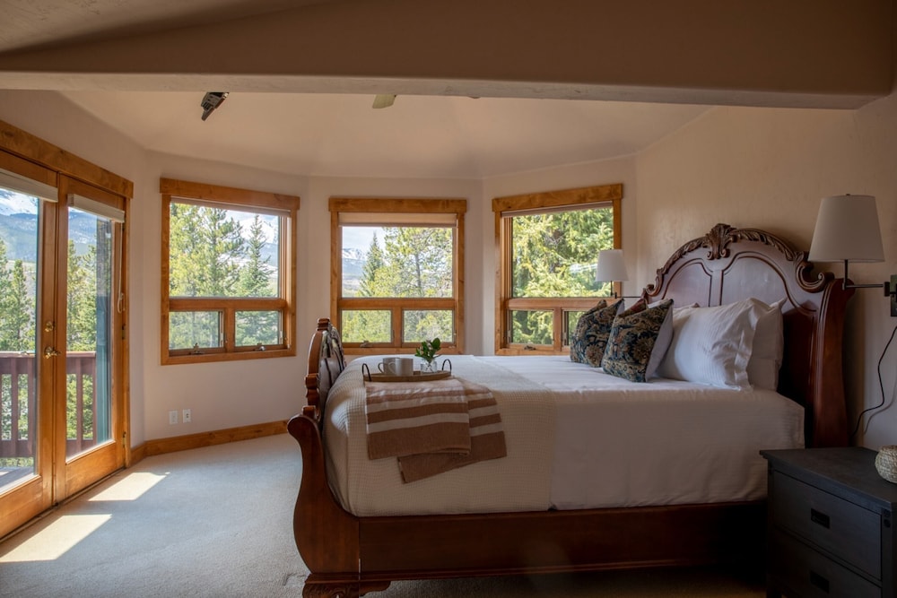 Zendo by Avantstay Serene Mountain Abode w/ Hot Tub & Views view 3