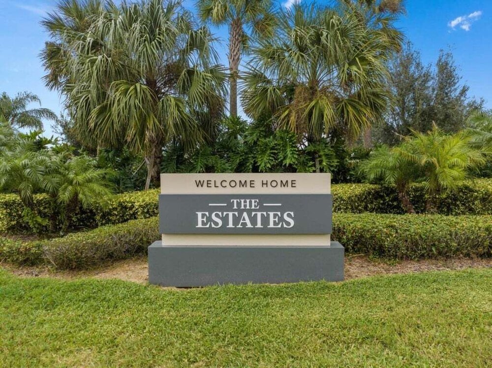 Legacy Park Villa: 5br, Pool, Spa & Near Disney 5 Bedroom Villa