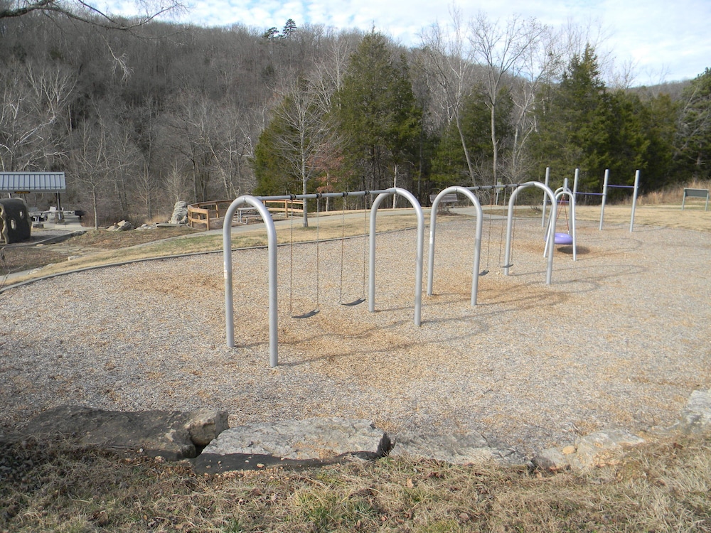 Echo Bluff State Park