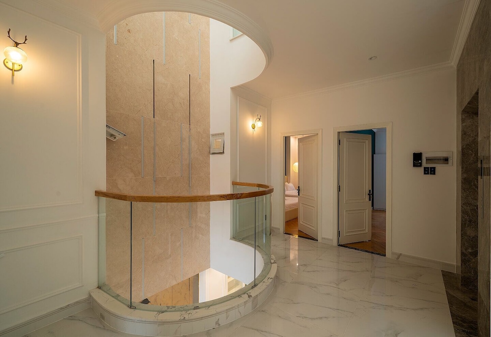 Grand Villa