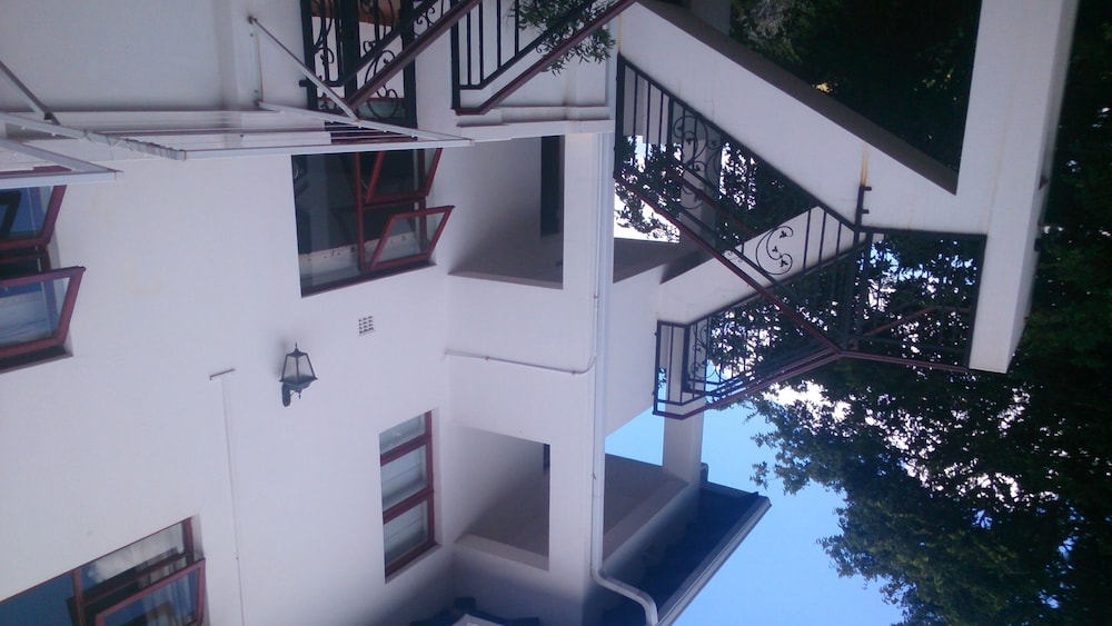 Magaliqua Guest House