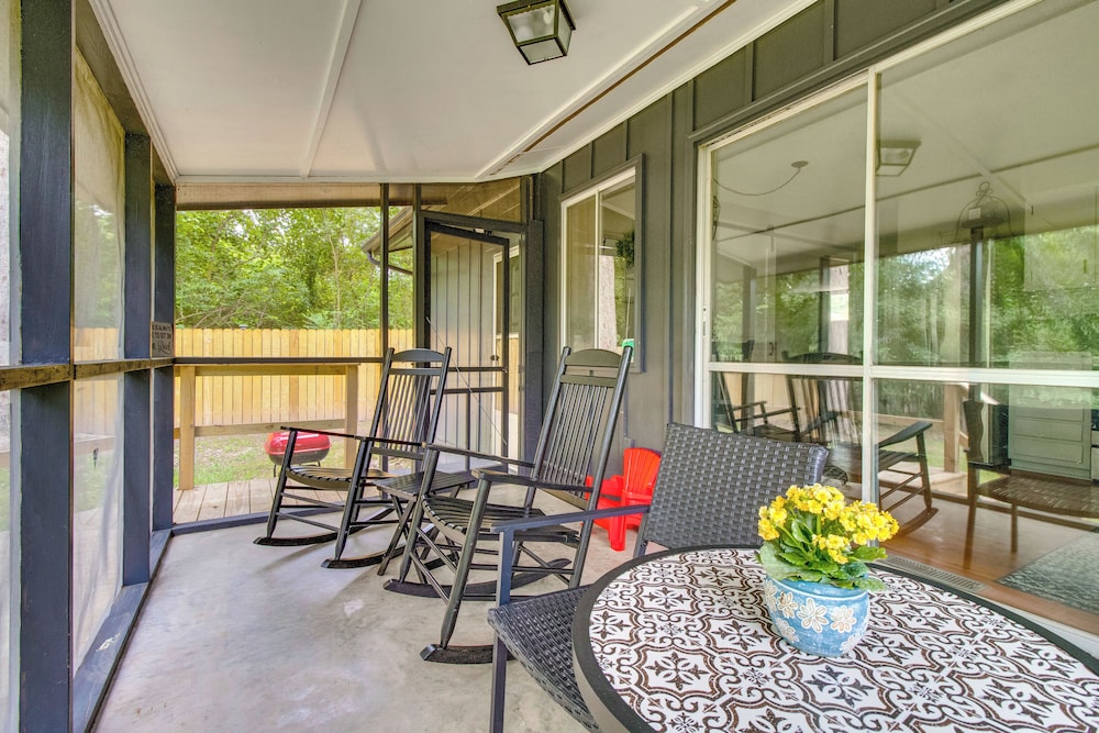 Cozy Lakeview Retreat, Close to Bull Shoals Lake!