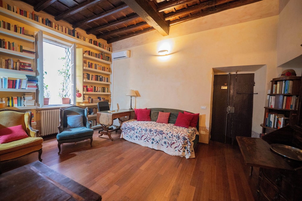Campo De' Fiori Apartments