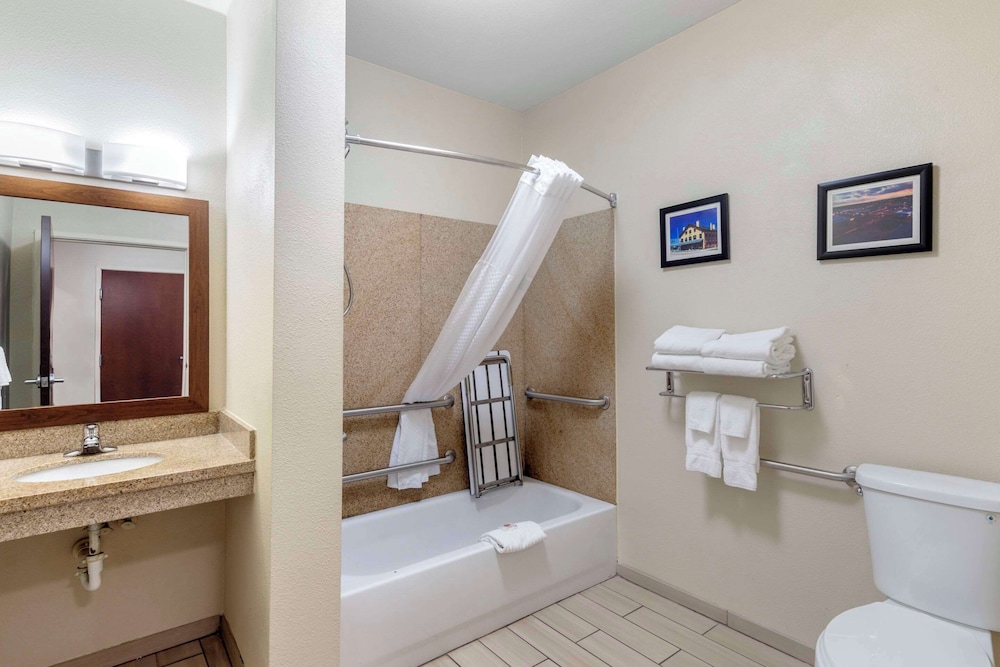 Cullman Vacations - Comfort Suites Cullman I-65 Exit 310 - Property Image 18