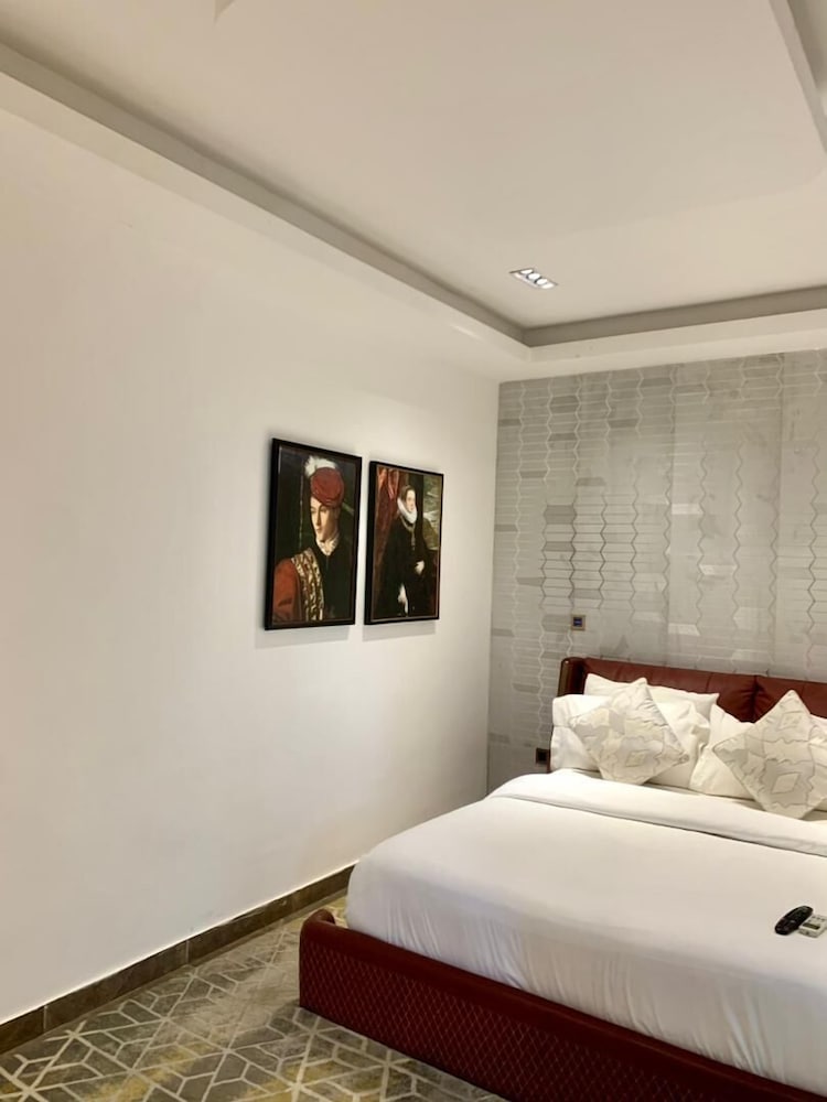 Sujimoto Residences Precious