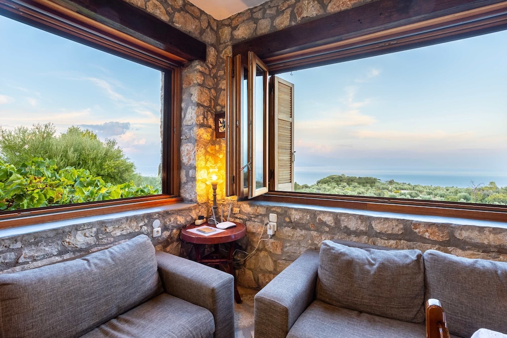 Stone Farmhouse in Groves - Sea Mountain Views