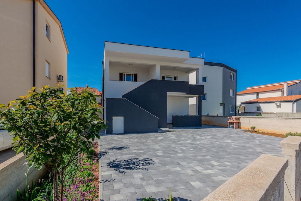 Apartment Mutak