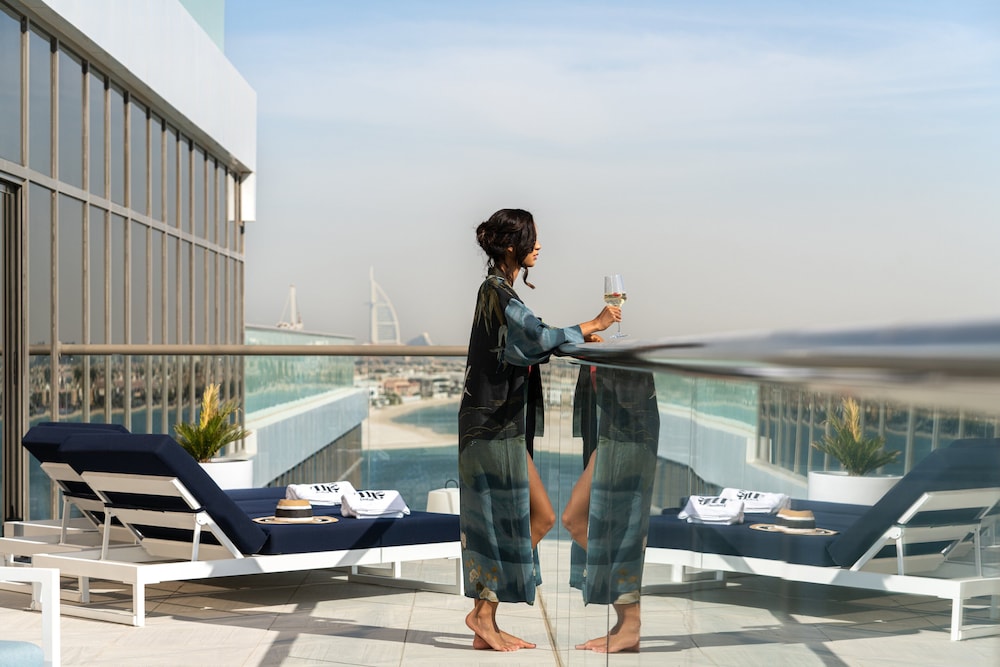 Th8 Palm Dubai Beach Resort, Vignette Collection by IHG