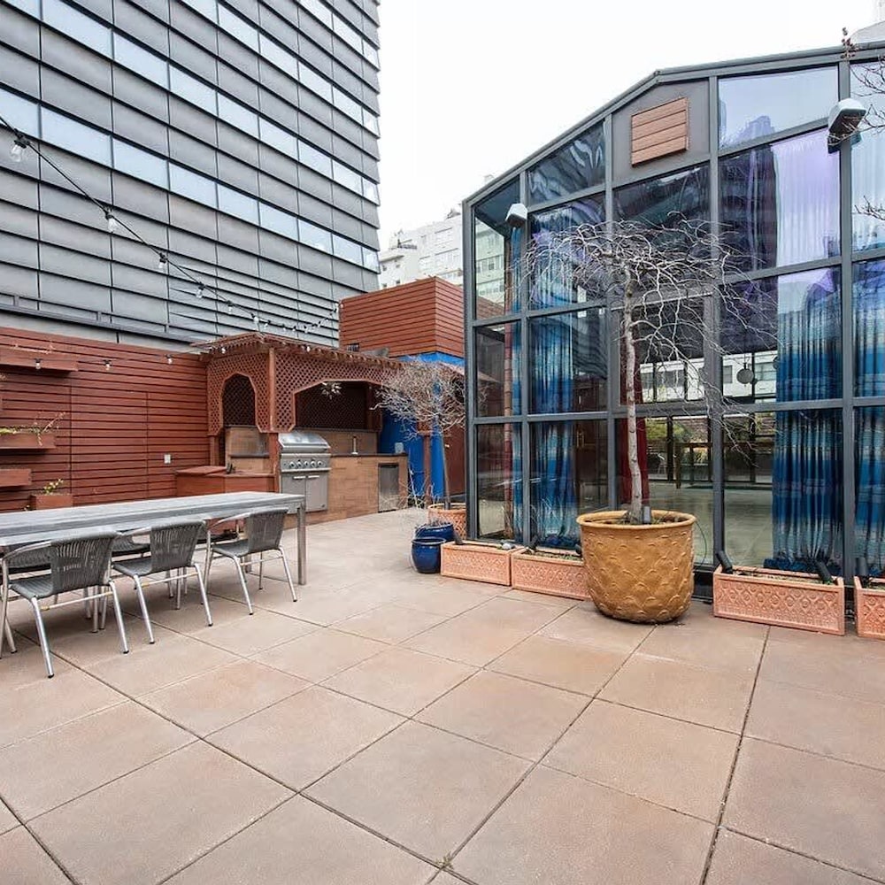 Rialto PH by Rove Travel Penthouse Loft w Roof