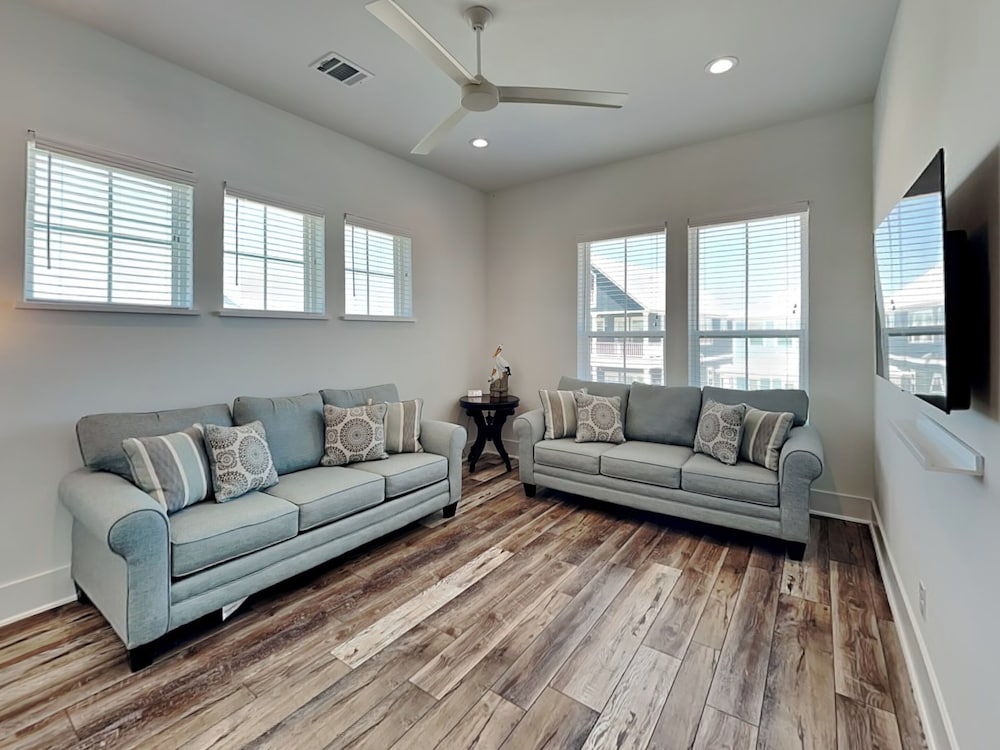 Seabreezy Lane by Ryson Vacation Rentals