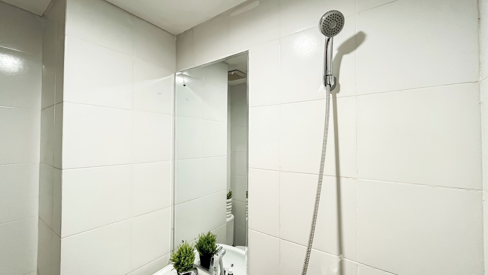 Minimalist Look 1Br At Apartment Vittoria Residence