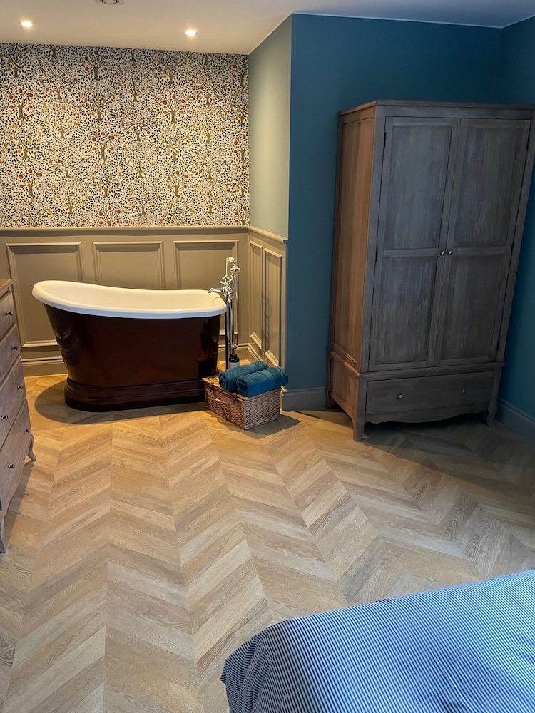 The Blacksmiths Shop hot tub Cottage
