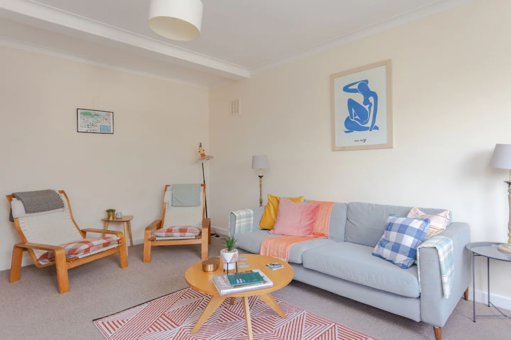 Spacious 2 Bedroom Apartment Near Hampstead Heath