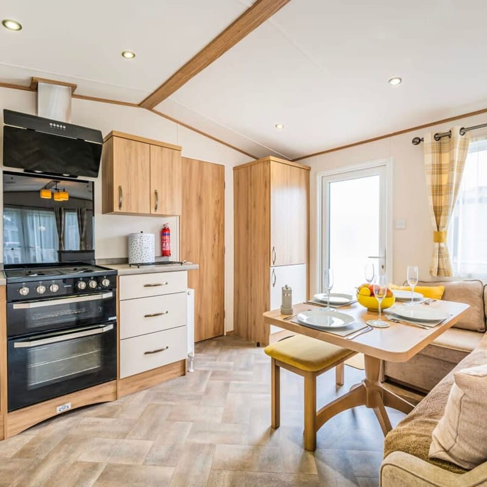 Your Ultimate Holiday Rental at Pevensey Bay view 5