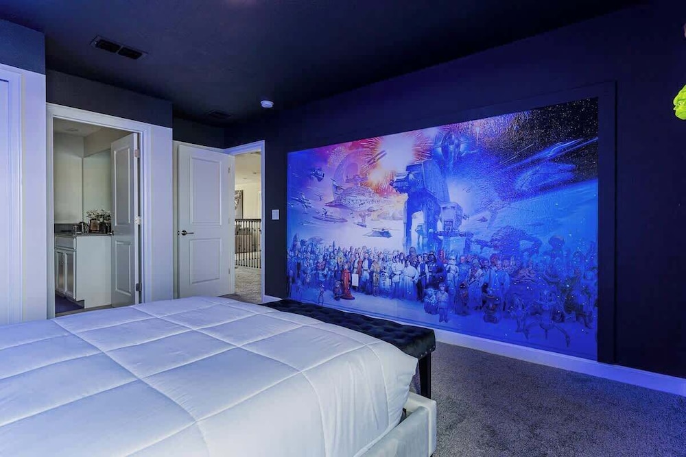 Themed 7bedroom and Pool 18 Guests