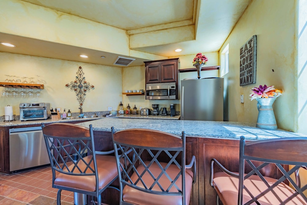 Santellan Inn