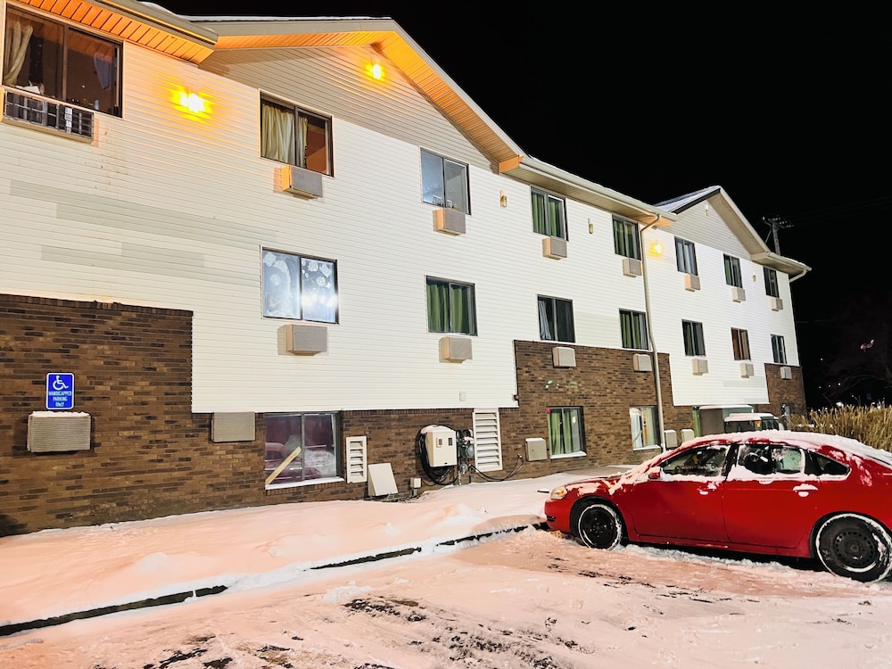 Super Inn by OYO Lansing MI