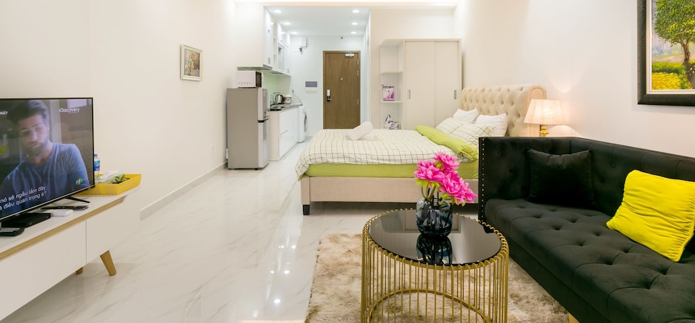 Jennifer House - Millenium Apartment