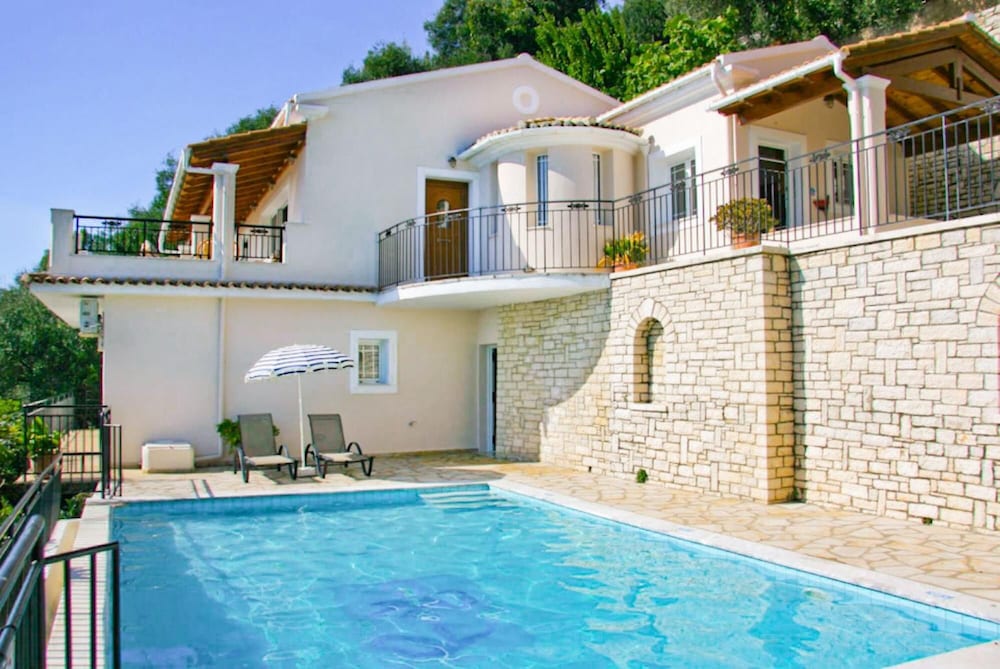 Villa Kerkyroula Large Private Pool Walk to Beach Sea Views A C Wifi Car Not Required - 1972 view 5