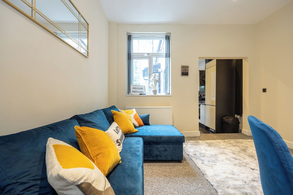 Stunning 3 Bedroom Home in Newcastle-under-lyme With Garden