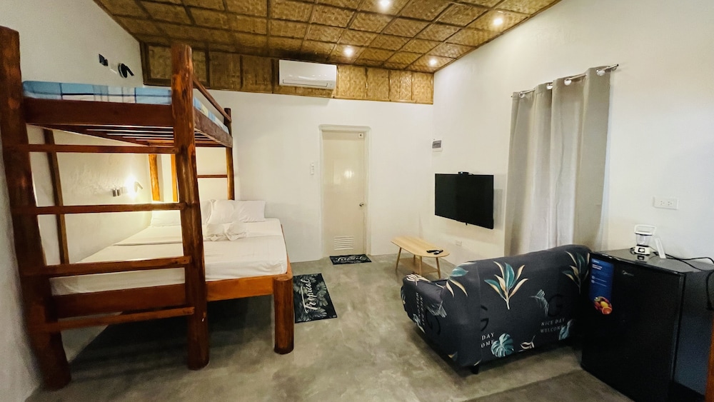 Footprints Beach Resort 13