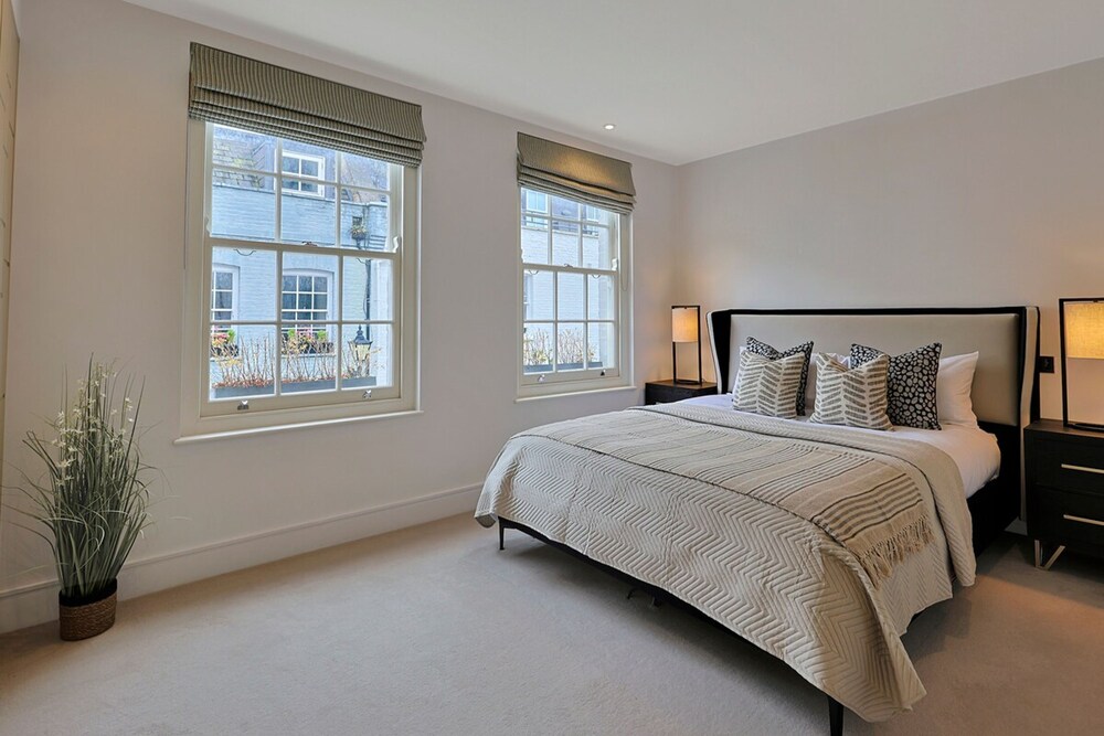 Luxe Home With Cinema Room - South Kensington