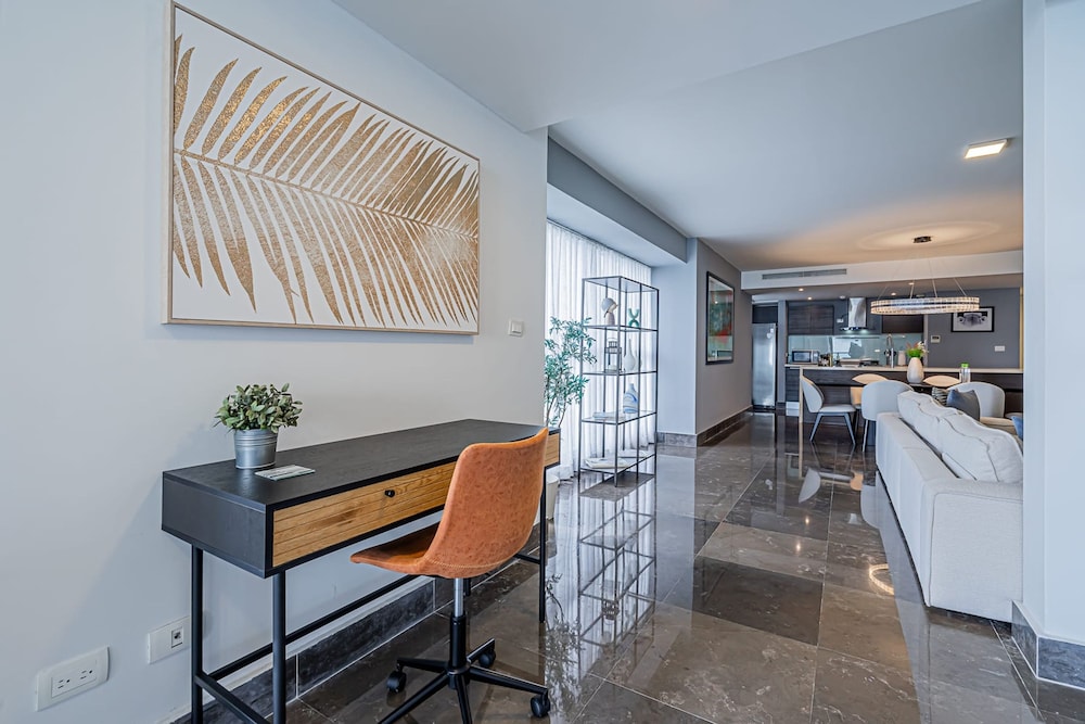 w Majestic 2BR w Perfect Balcony in YOO