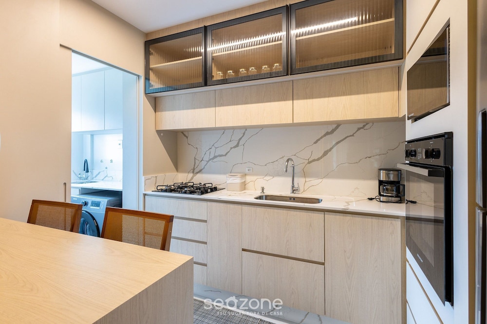 Modern 2BR Apt Close to the Beach Stl0702