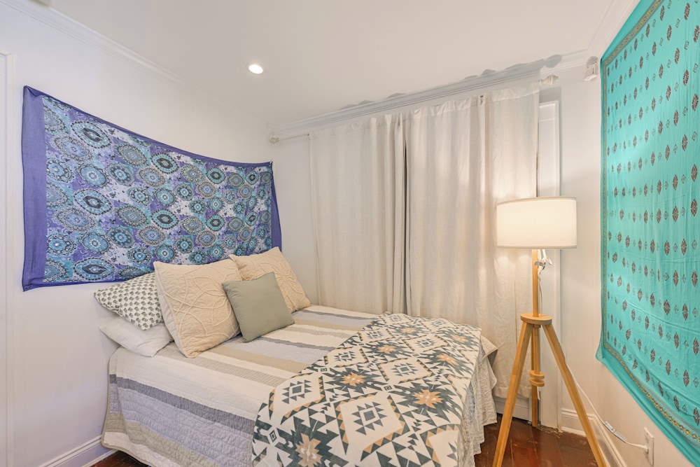 Walk to Ocean: Pet-friendly Home in Long Beach! view 3
