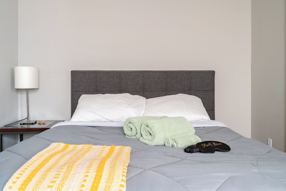 Jungle House Modern Lofts – Arena District & Short North - Image 4