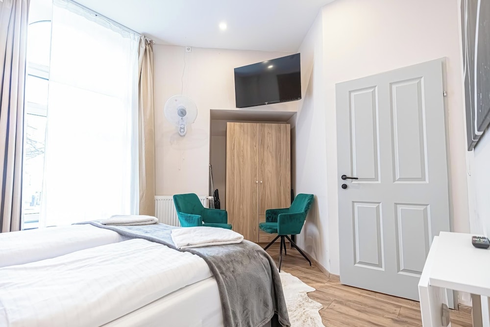 4BR Apartment for Groups Near Stadthalle