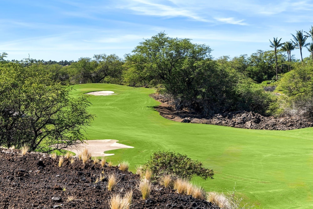 Walk to Restaurants/shopping - Excellent Golf Course Views - Private Beach Access - Vrkcv