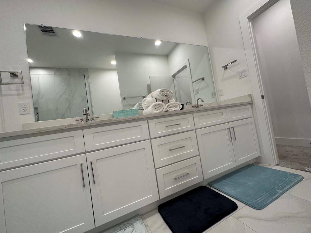 Luxury 3BR for Families Nurses and Group