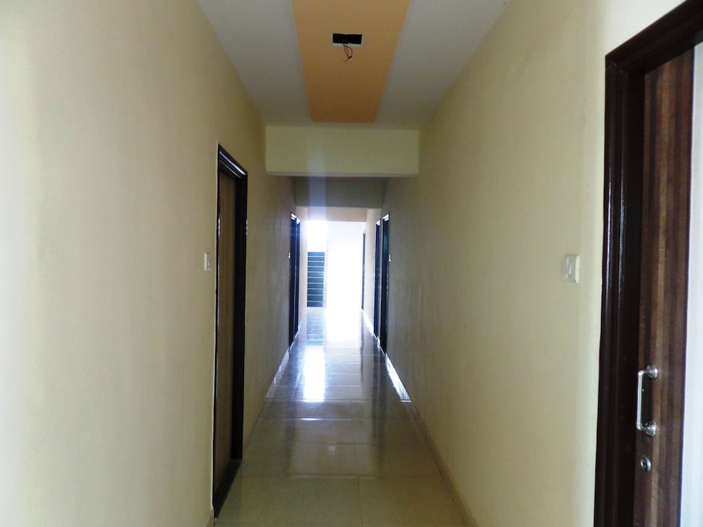 Riya Raj Hotel