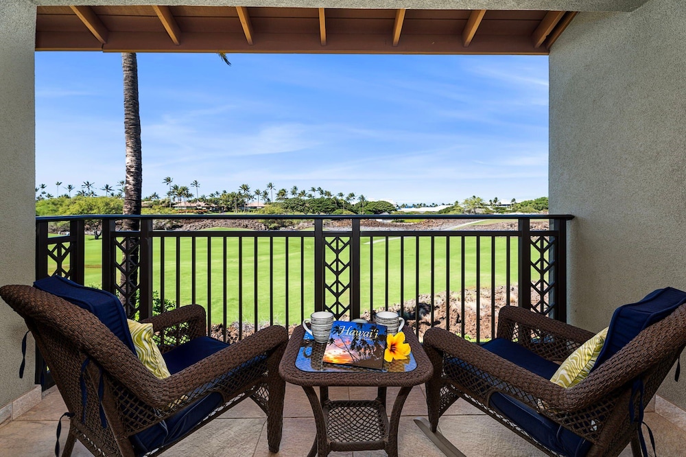 Walk to Restaurants/shopping - Excellent Golf Course Views - Private Beach Access - Vrkcv