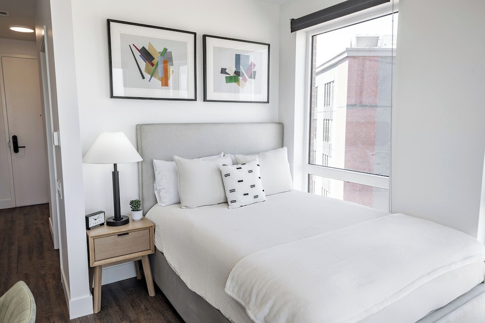 Anthem House Huntsville MidCity, powered by Placemakr