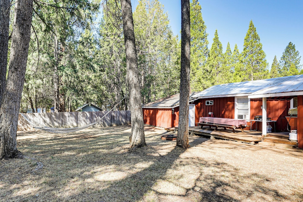 < 2 Mi to Trinity Lake: Norcal Getaway w/ BBQ