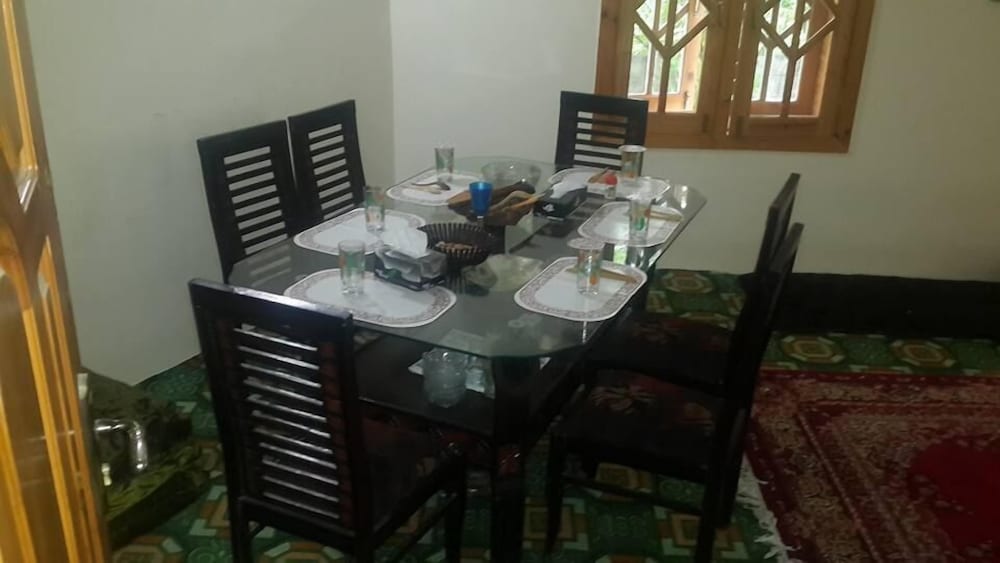Al-Karim Family Guest House Hunza view 3