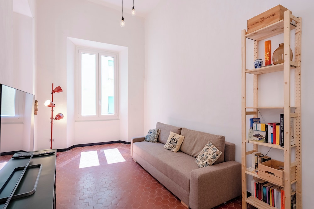 Excellent 2-bed flat in Genoa's Old Town